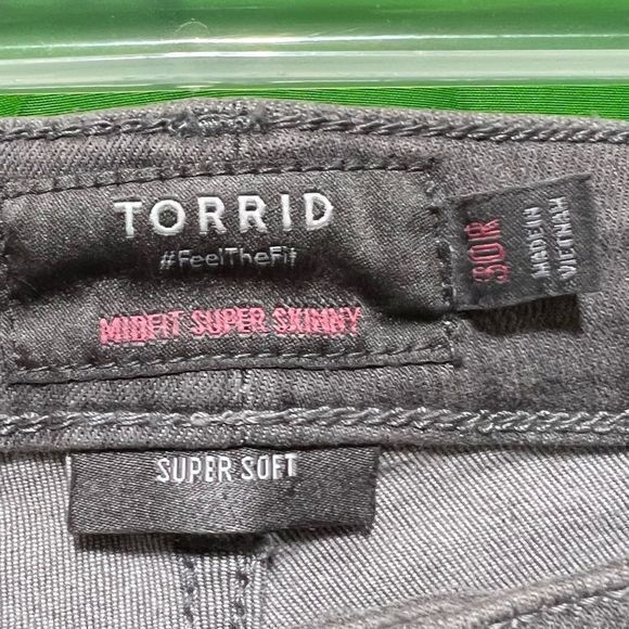 NWT Torrid Women's MidFit Super Skinny Soft High Rise Jean Ascension Size 30R - Picture 7 of 9